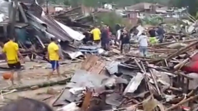 Не меньше 14 человек погибли при сходе оползня в Колумбии
