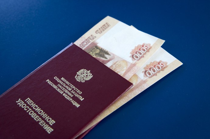 Выплата 10 000 рублей всем пенсионерам